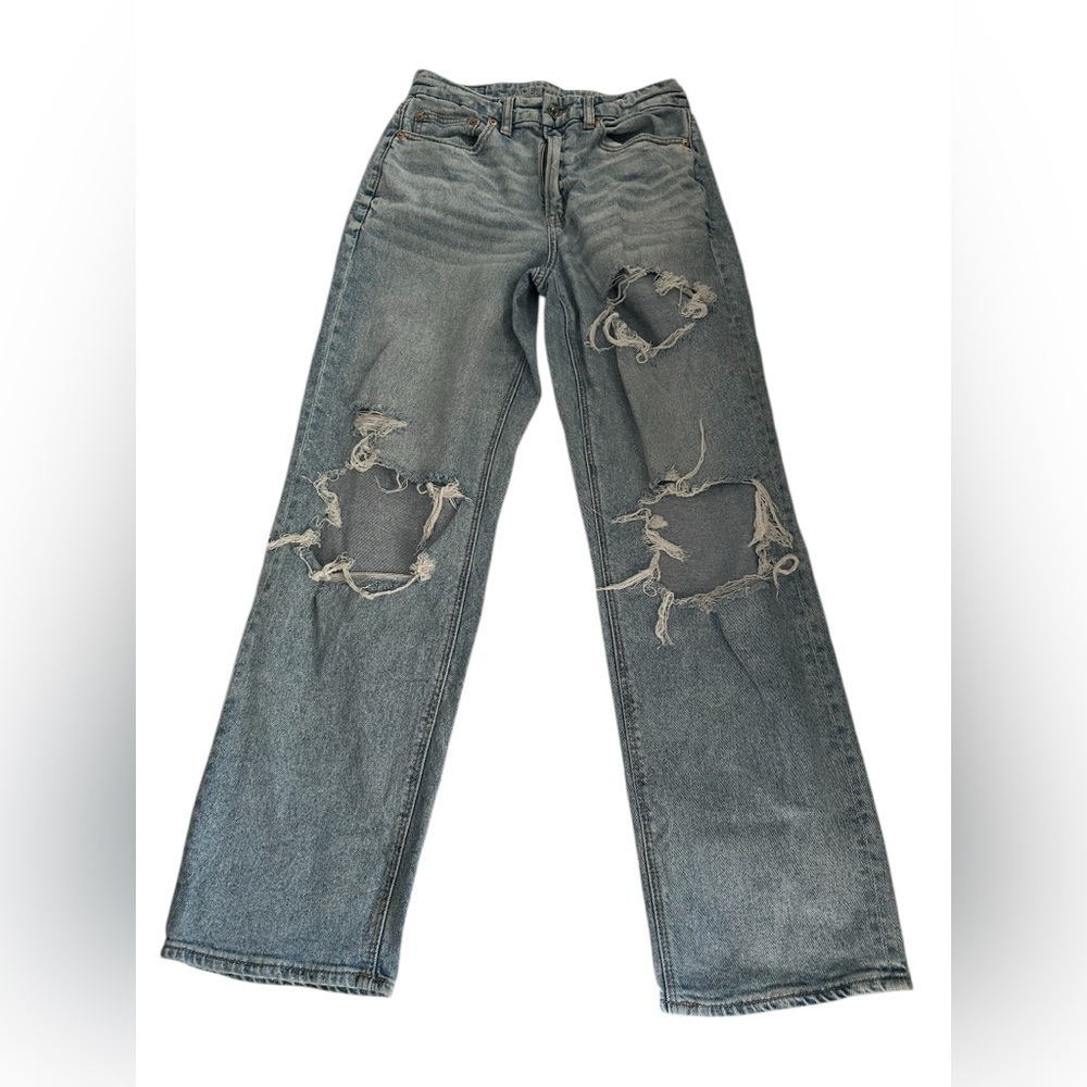 American Eagle curvy 90s high rise straight distressed jeans. Size 6 - Picture 2 of 8